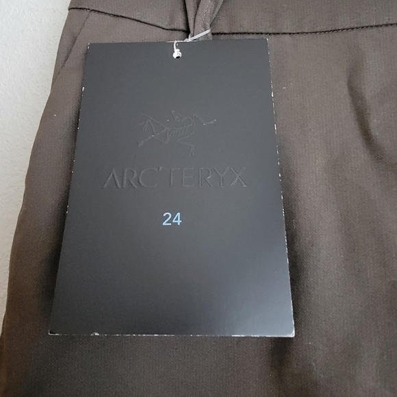 Arc'teryx A2B Chino Crop Pants in Cast Iron size 6 NWT - Picture 3 of 7